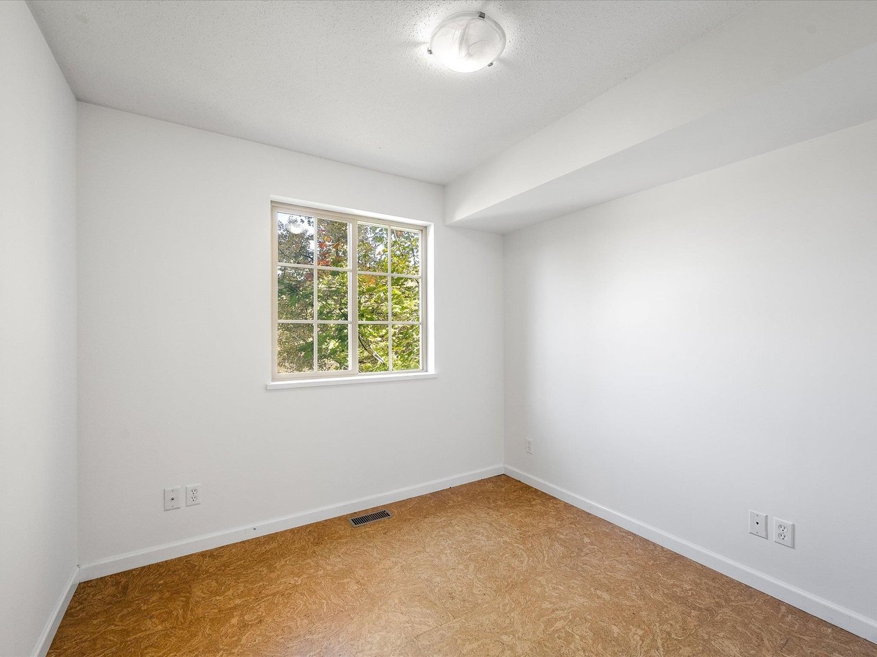 1-1442 Vine Rd
