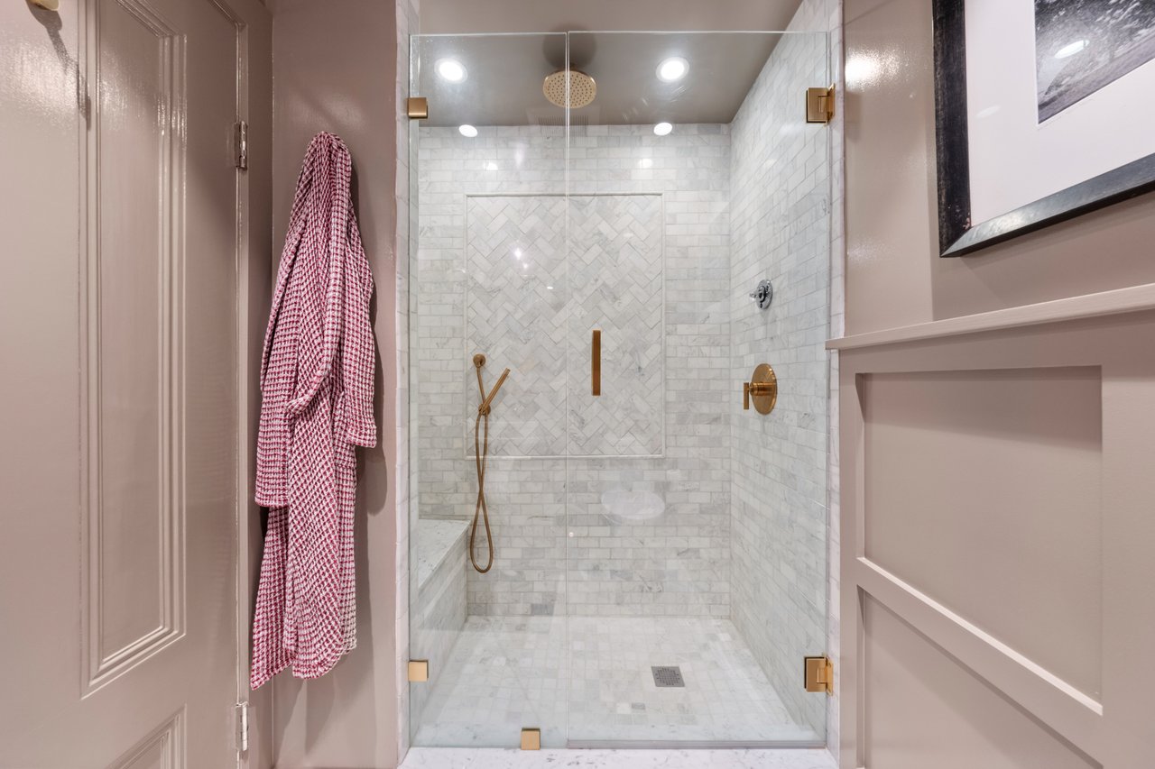 82 Pinckney Street, A