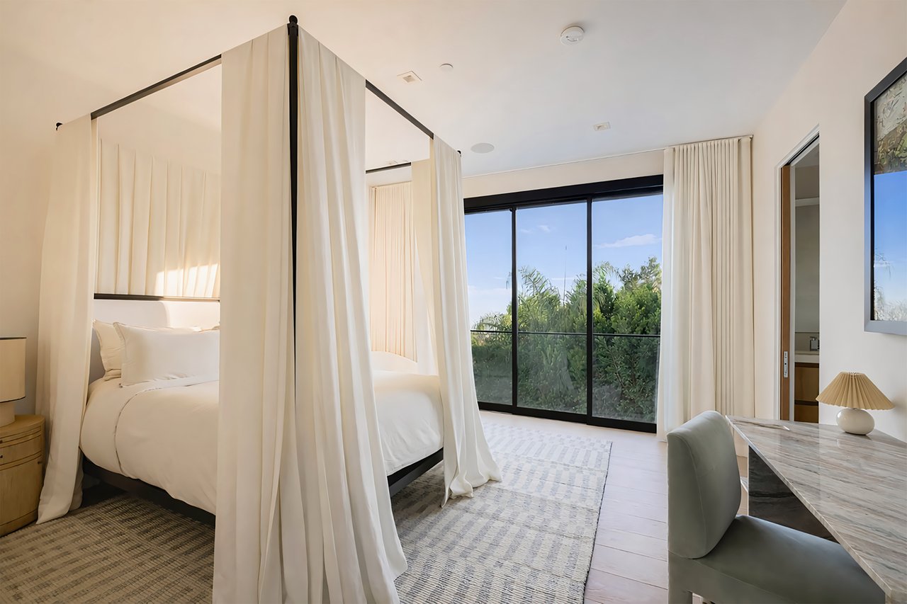 815 N Tigertail Rd, Brentwood 