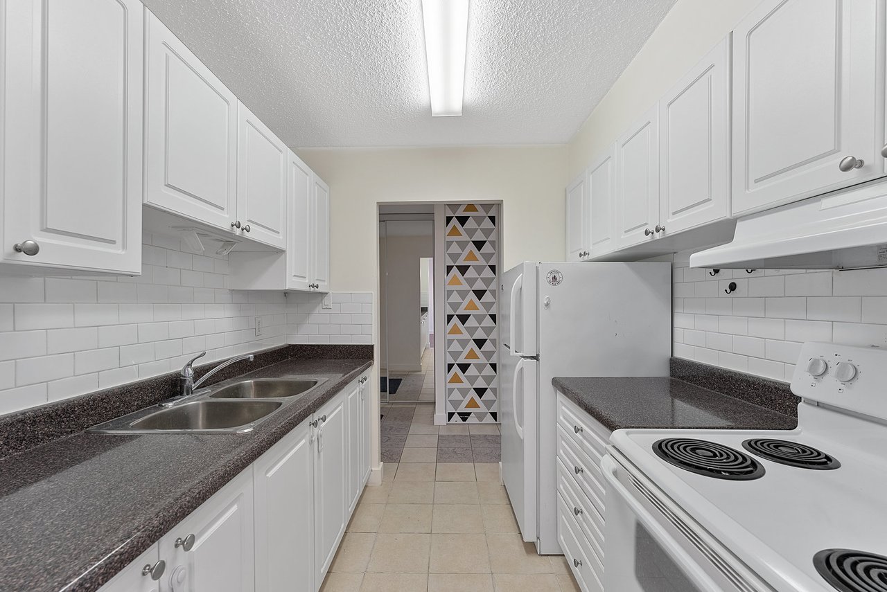 10330 Yonge Street W 707