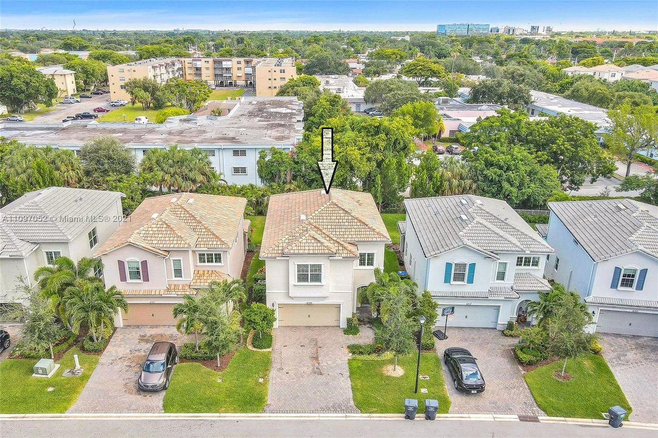 4325 Large Leaf Ln