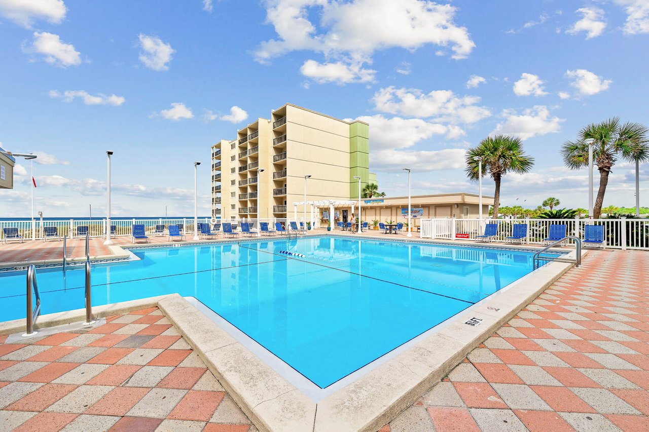 Pinnacle Port Condominium