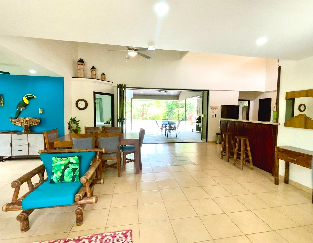 Casa Luna, 3bed /3bath Private Oasis, Convenient Location