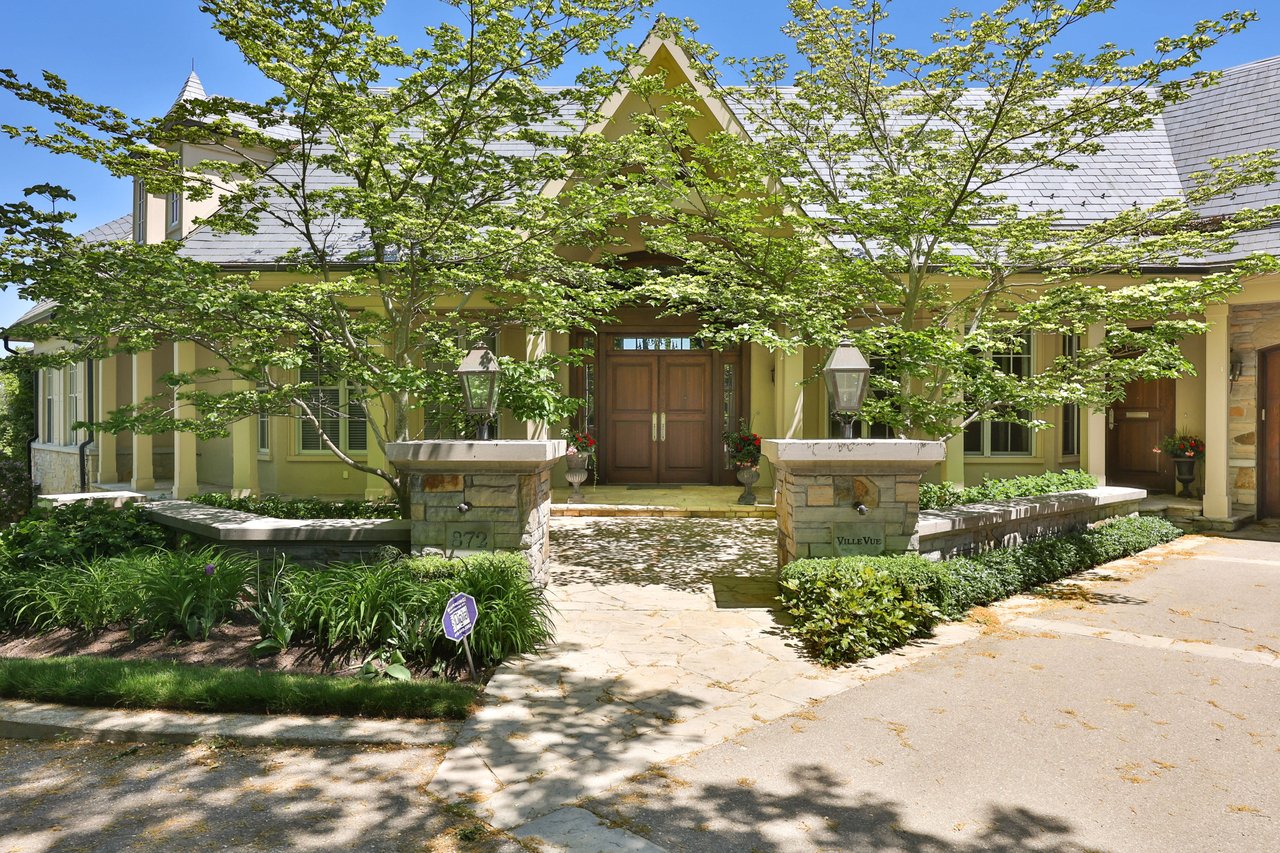 872 Whittier Cres