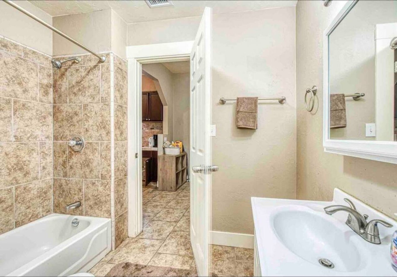 605 N Poplar Avenue, Fresno