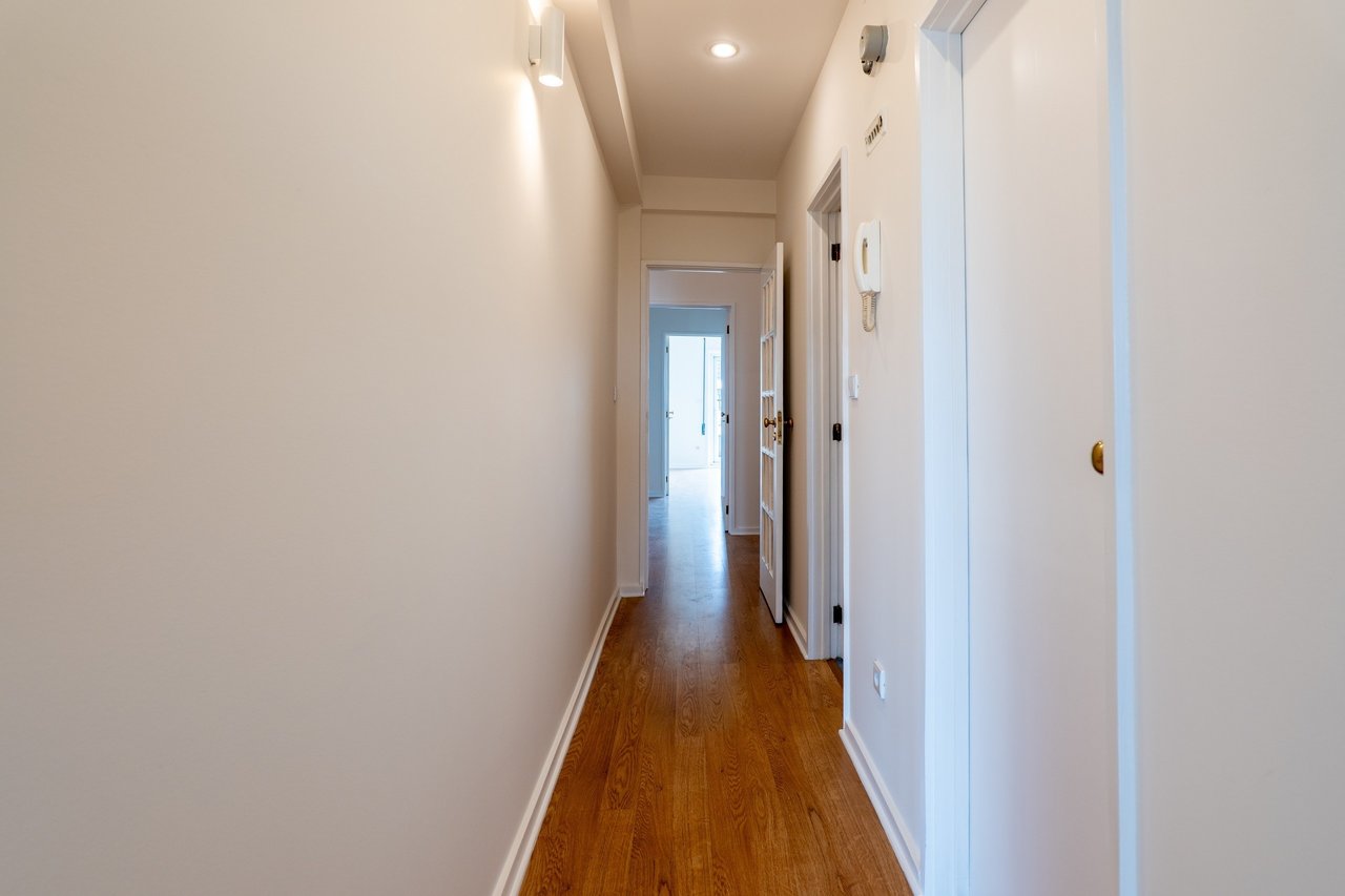 2-Bedroom Apartment with Sunset Balcony in Central Matosinhos