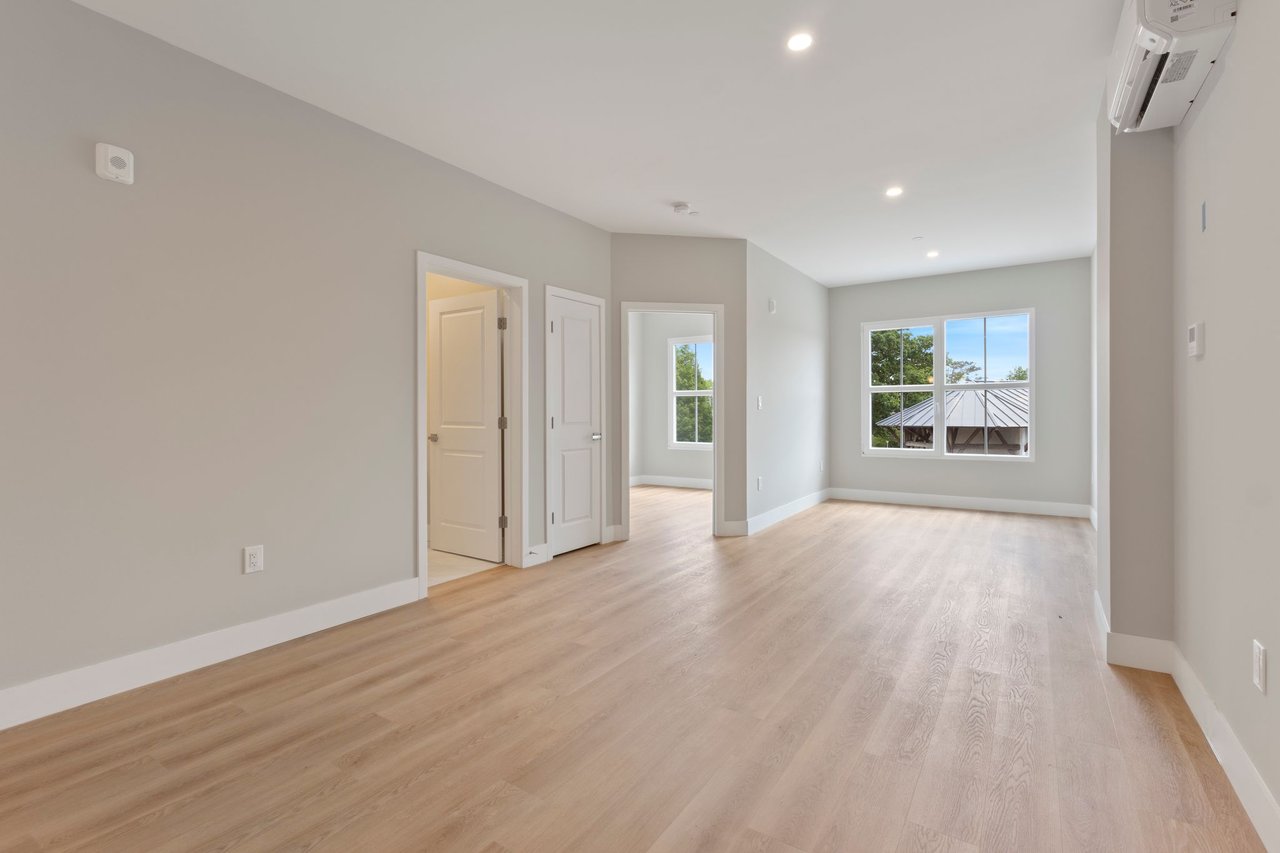 298 Main Street, 2F