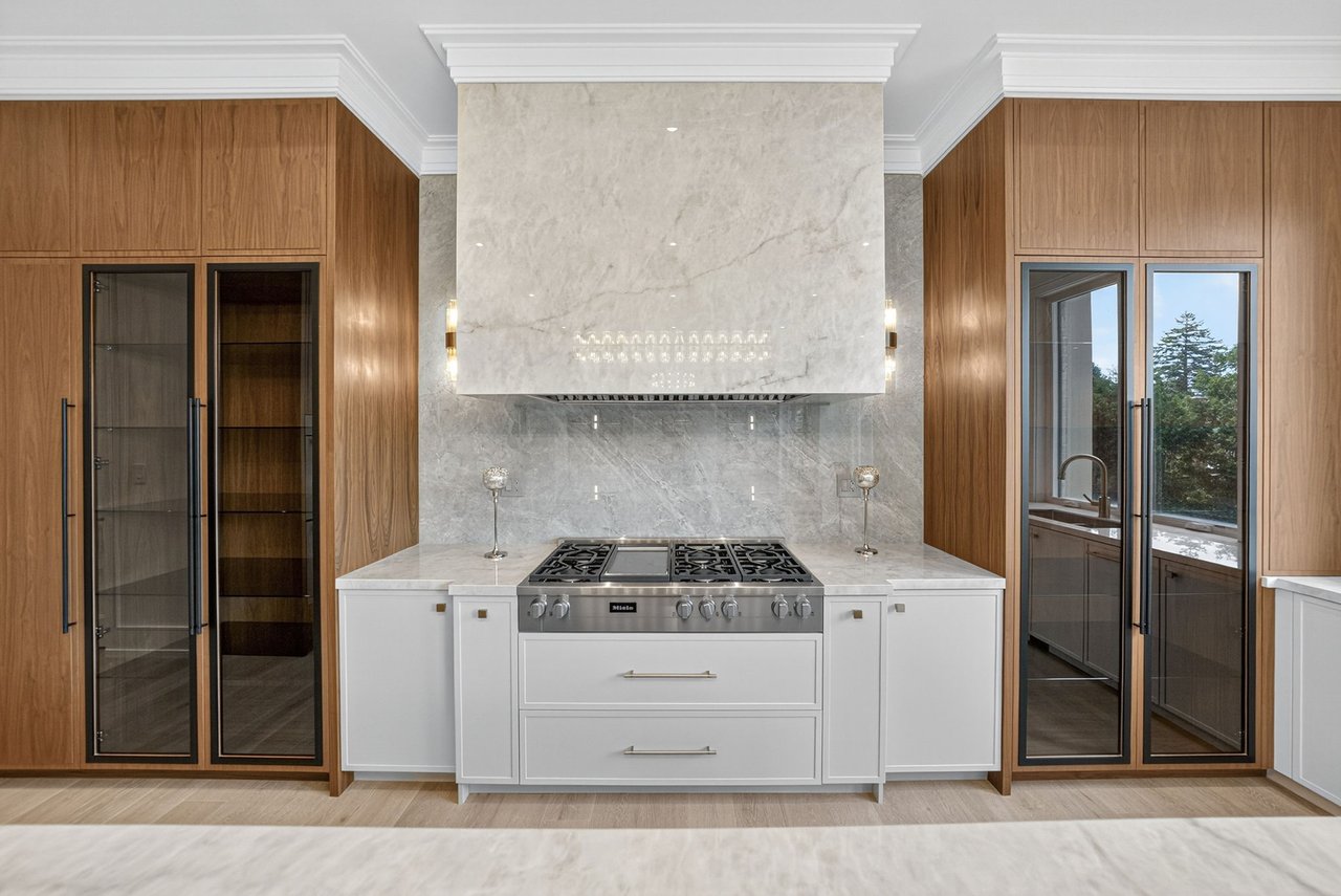Distinctive Luxury Residence