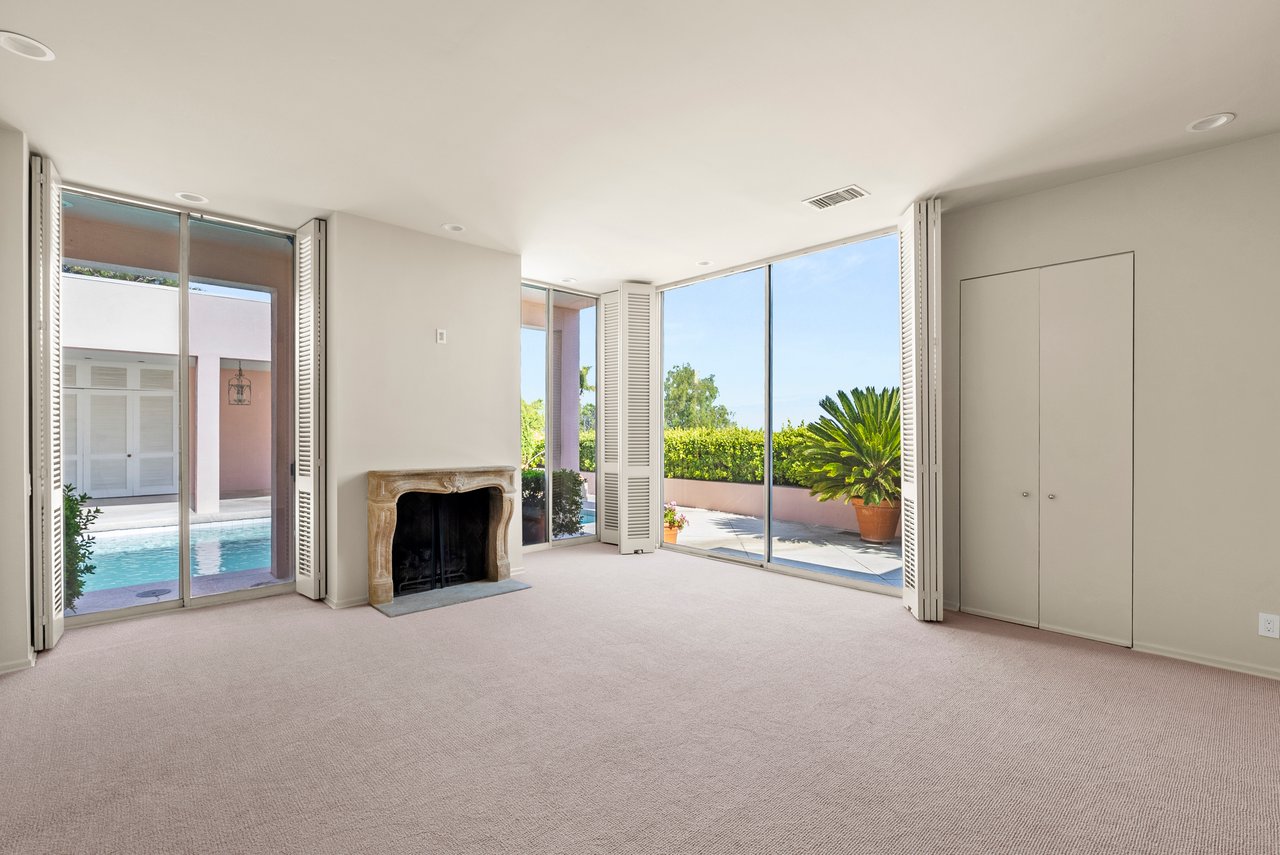 9032 Thrasher Ave, sunset strip