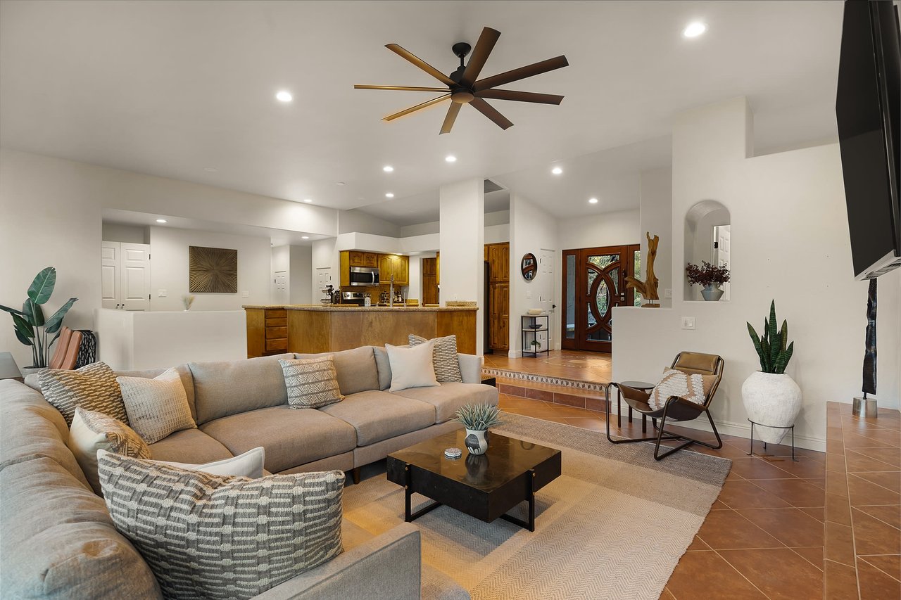 Splendor-Close to town, Huge Spa/Game Rm/Free Pets!