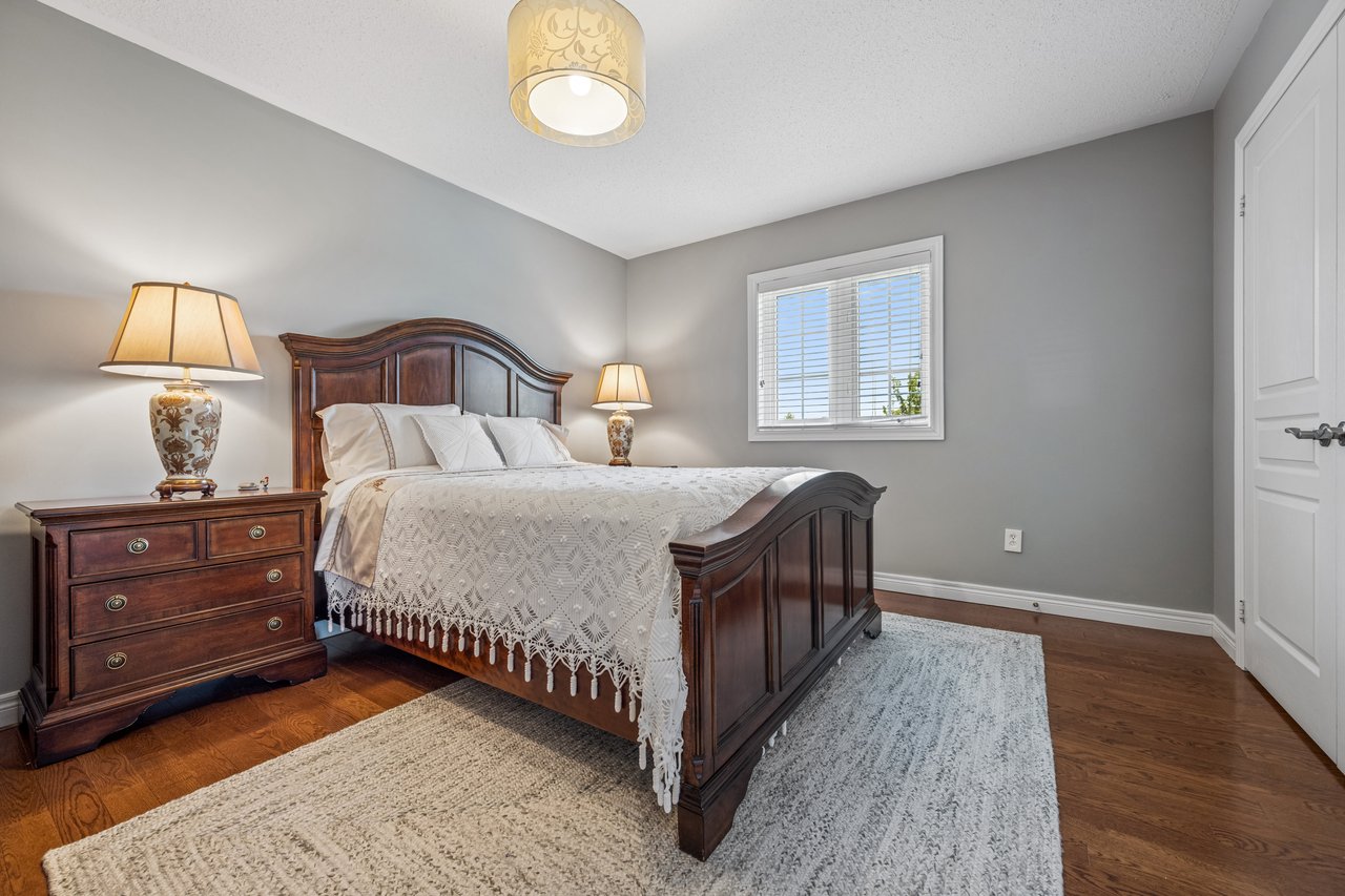2283 Briargrove Circle, Oakville, ON
