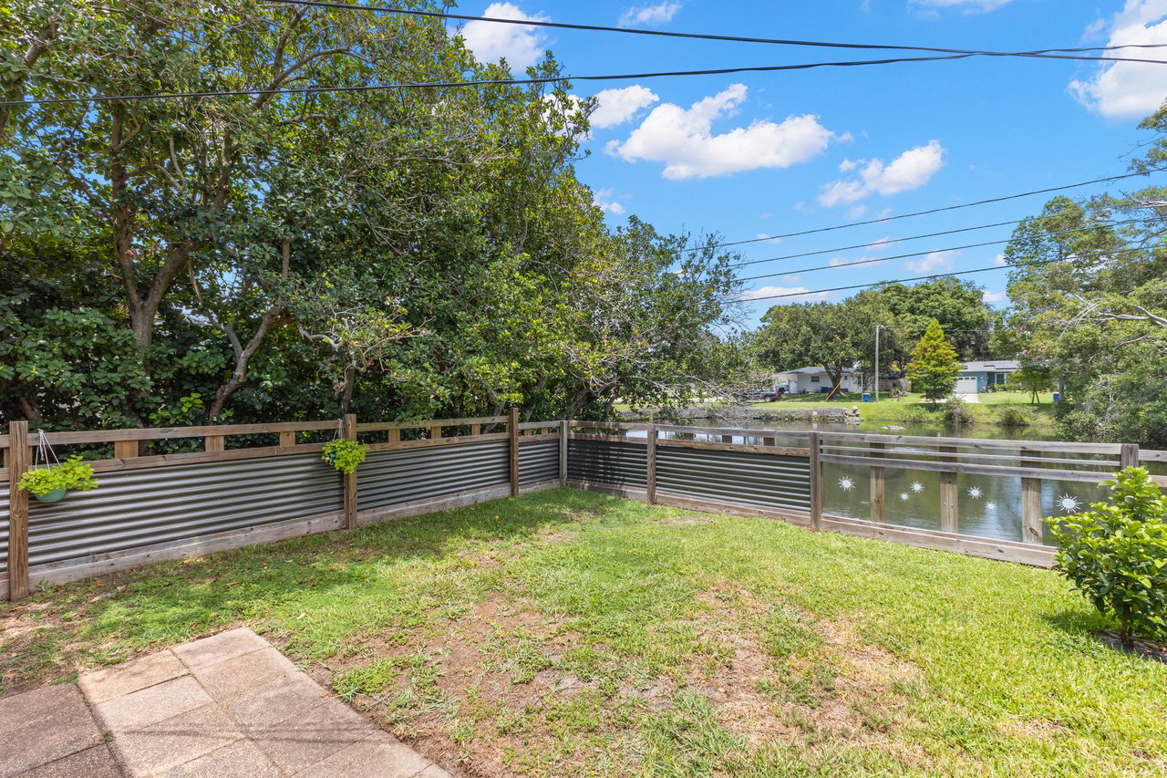 805 Wellington Dr 
