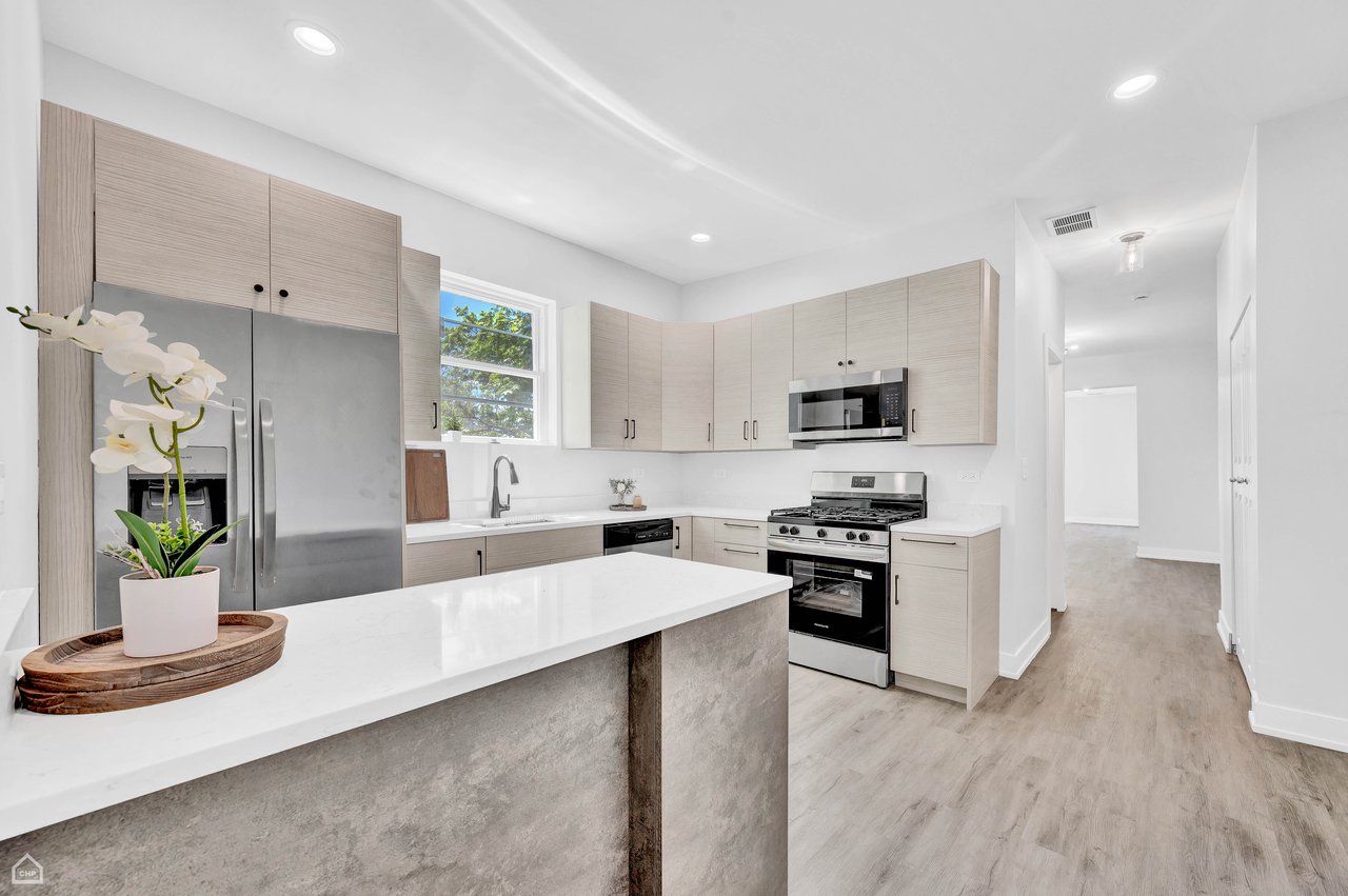 2901 N Sacramento 