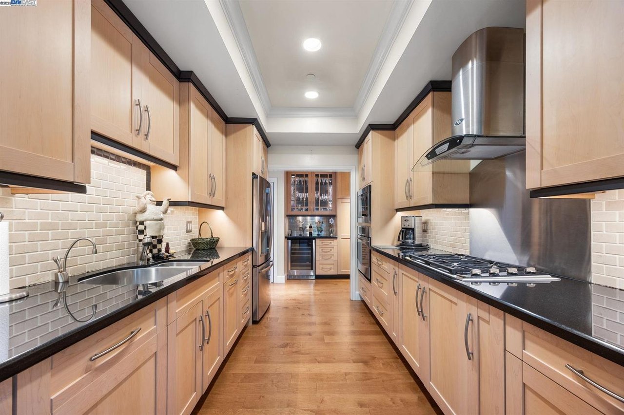 1133 Douglas Ave #3, Burlingame