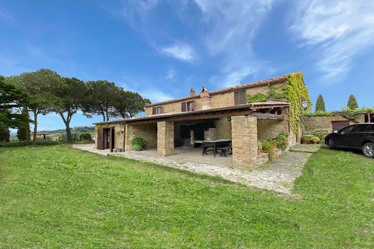 UNA FINESTRA SU PIENZA