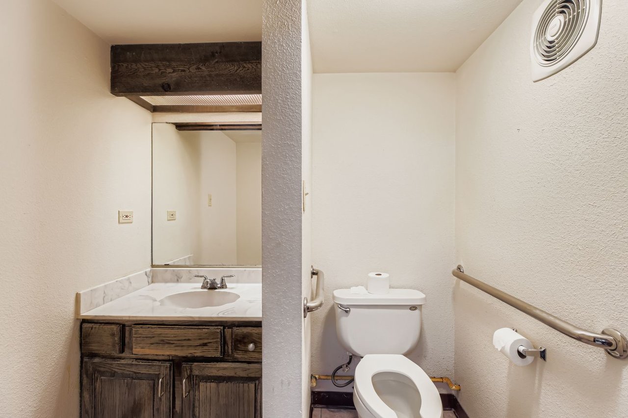 2060 Universal City Blvd