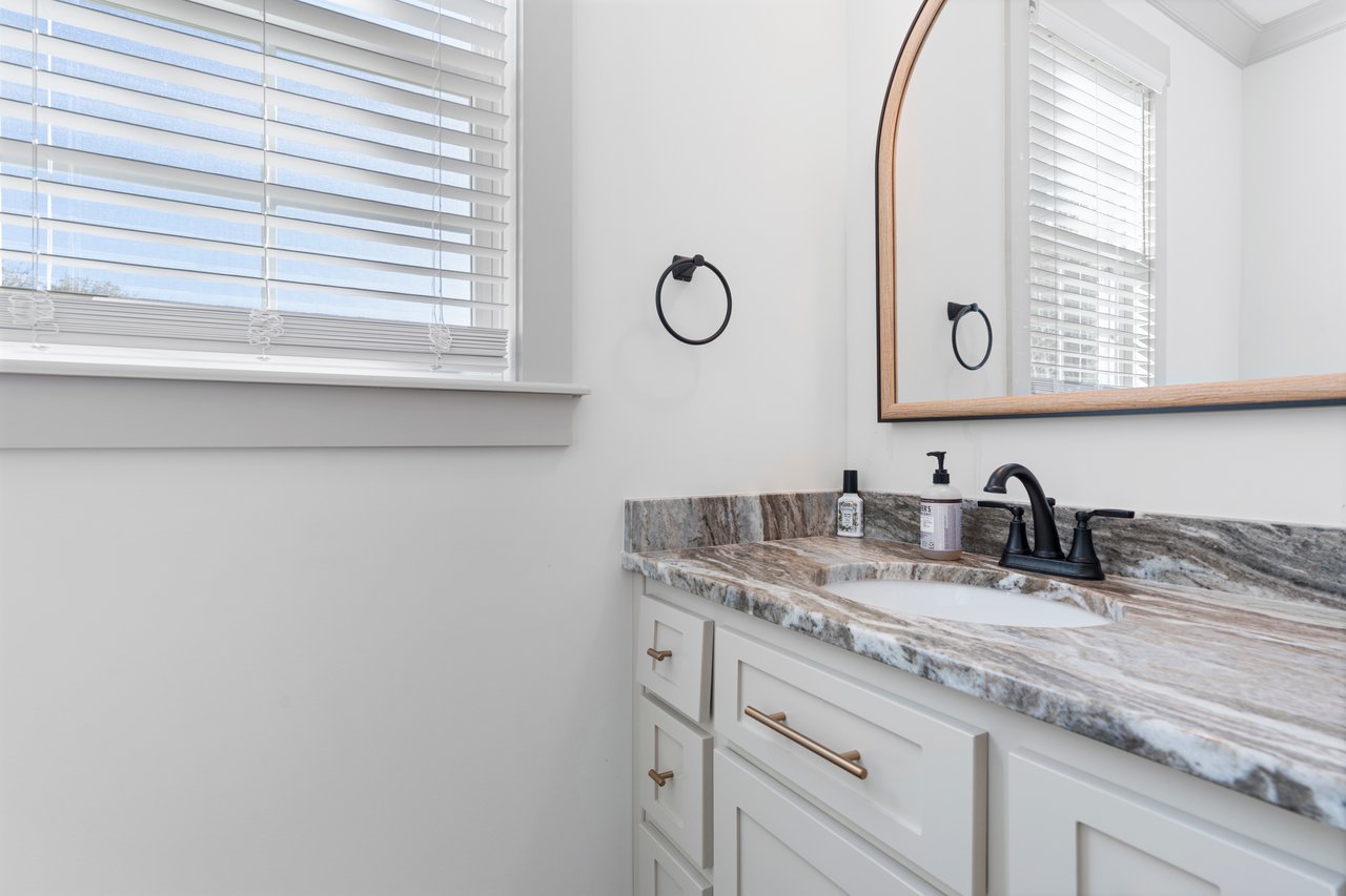 Stunning Like-New Home with Double Decks and Breathtaking Mountain Views