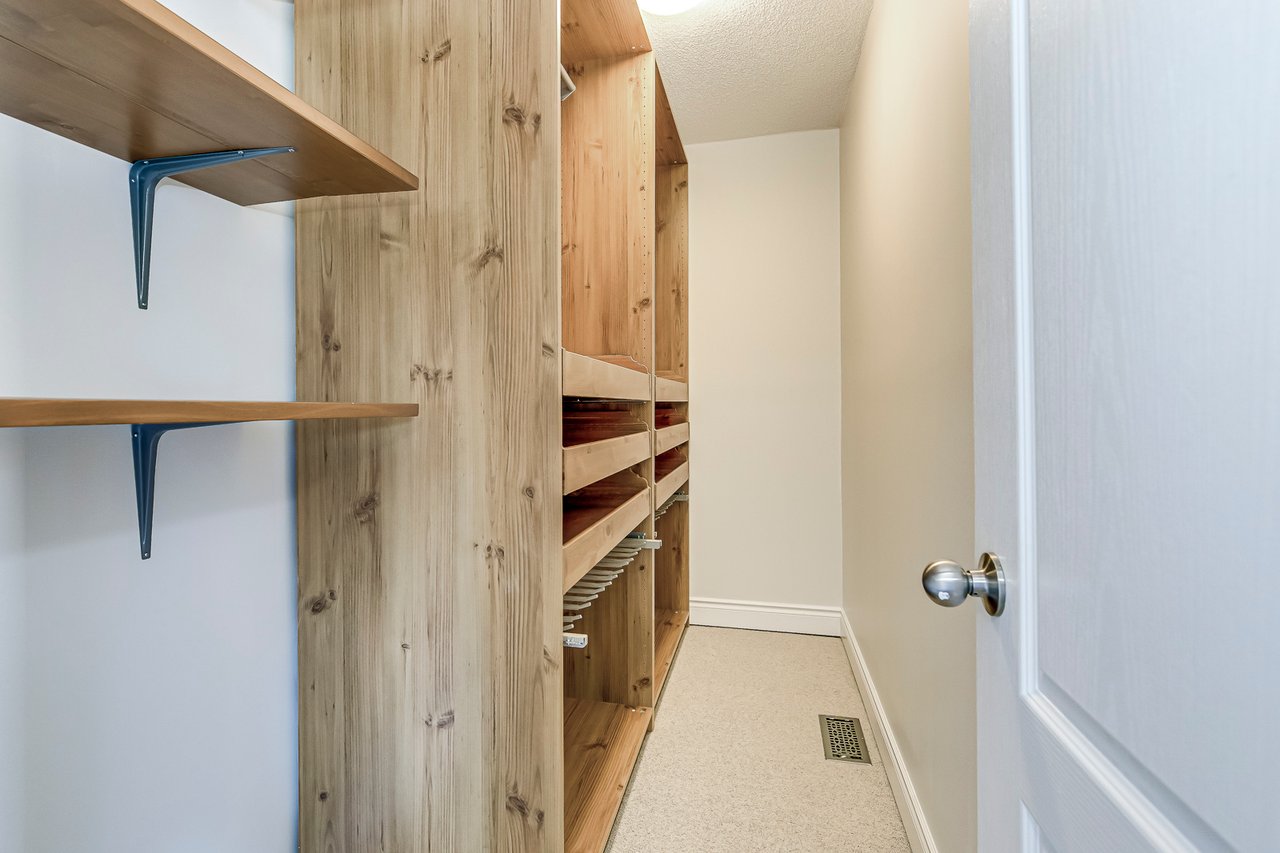 1152 Jezero Cres