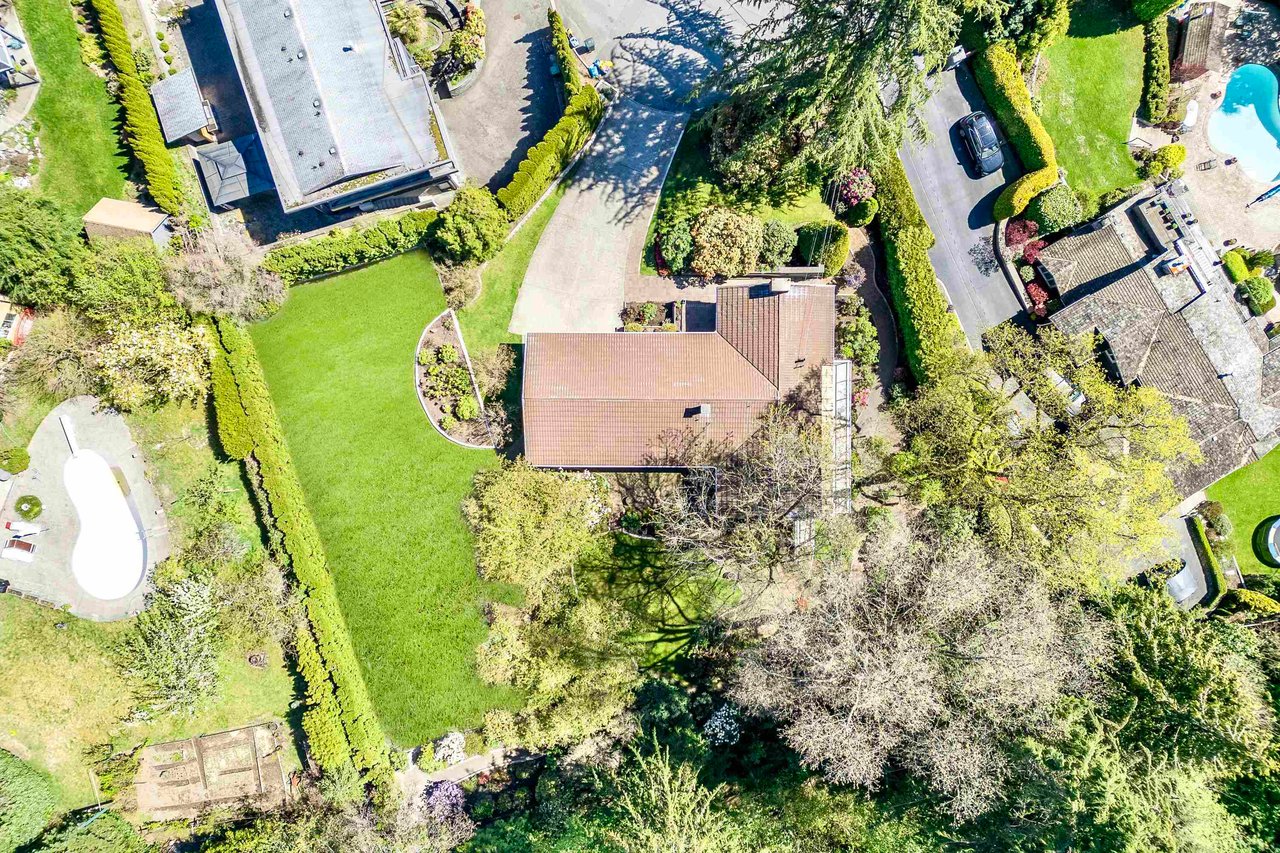 580 Granada Cres