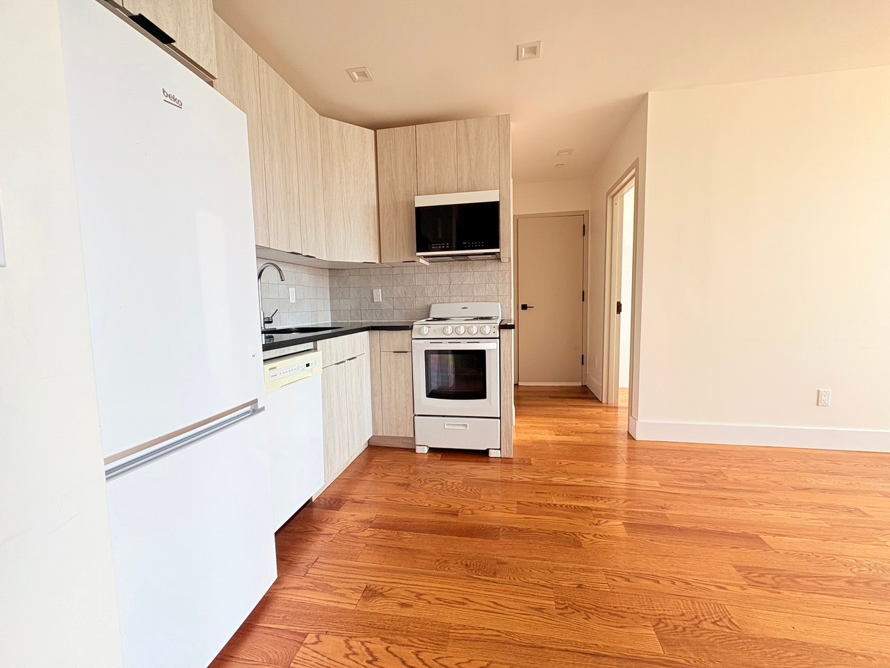 1068 Putnam Avenue 4B