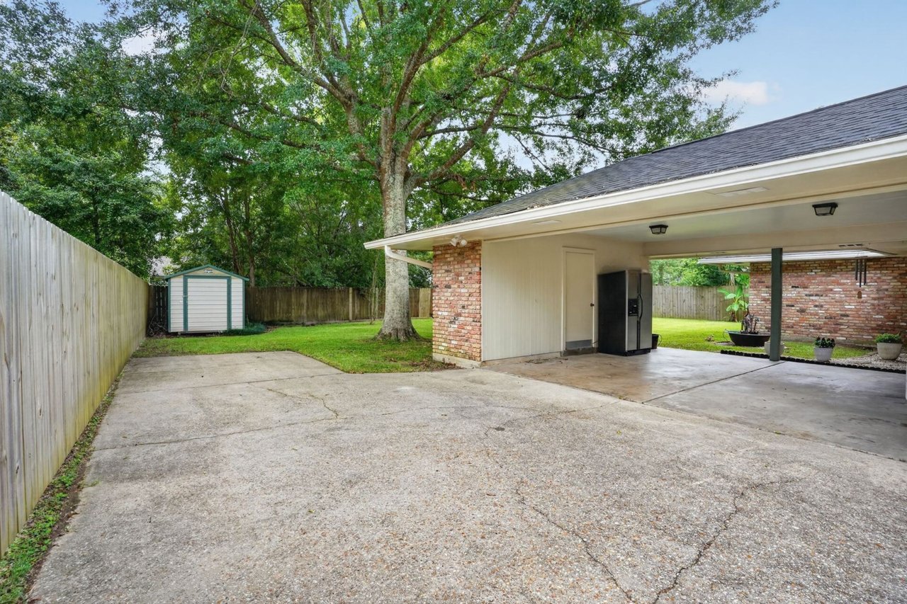 932 DAVENTRY Drive