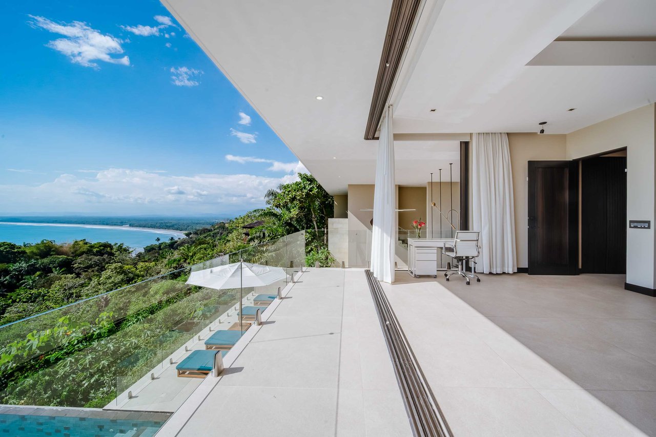 Casa Nola, Luxury Villa in Gated Community La Reserva