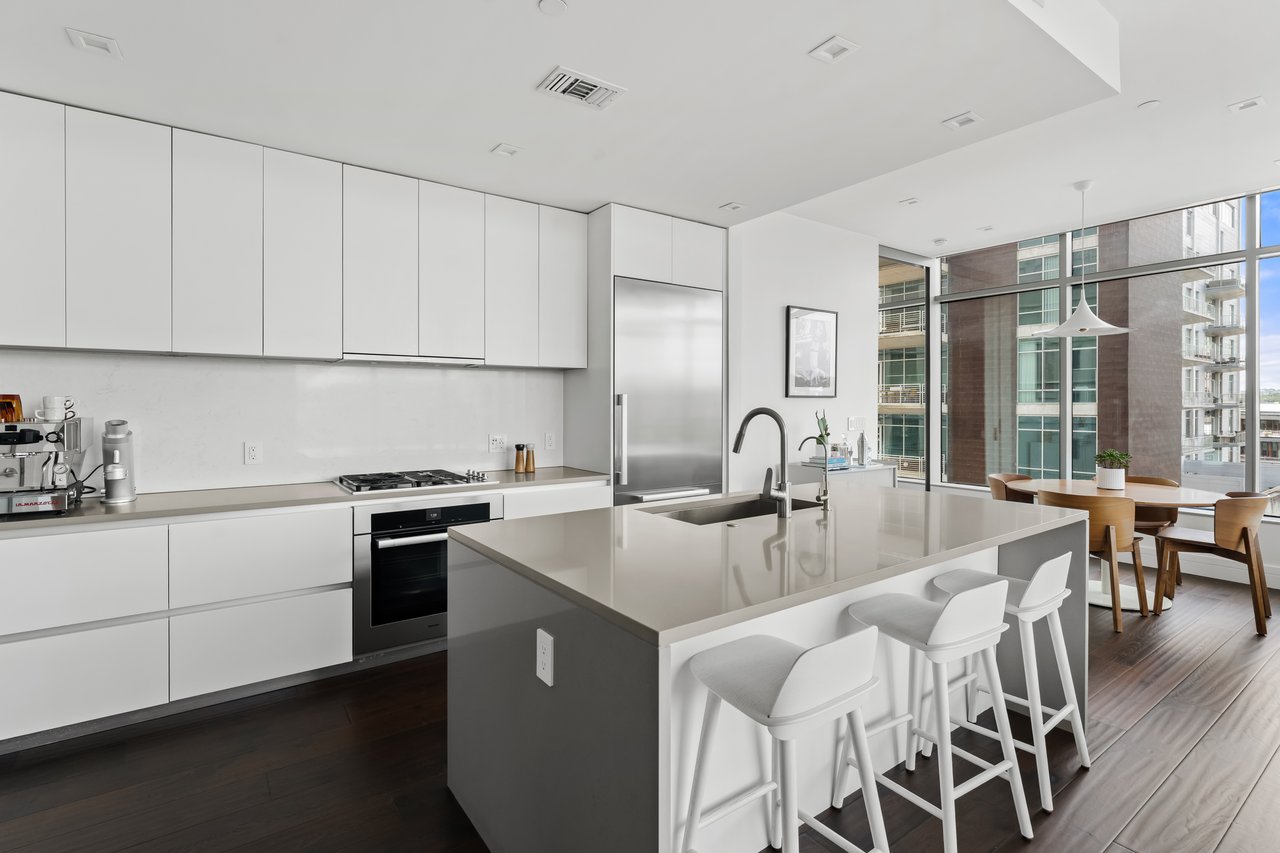 501 West Ave #704