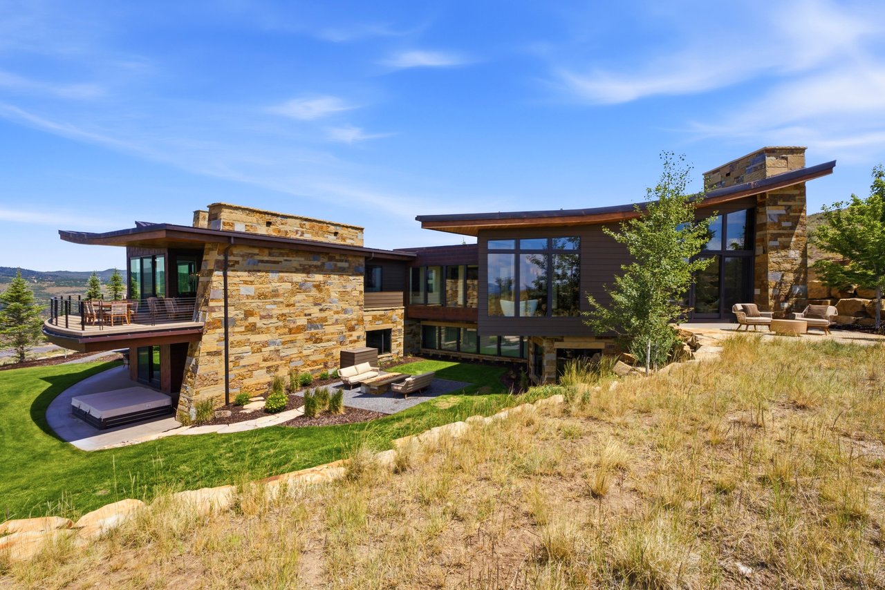 Top-of-Promontory Architectural Estate — Furnished & Turnkey - Front-Row Mountain Views