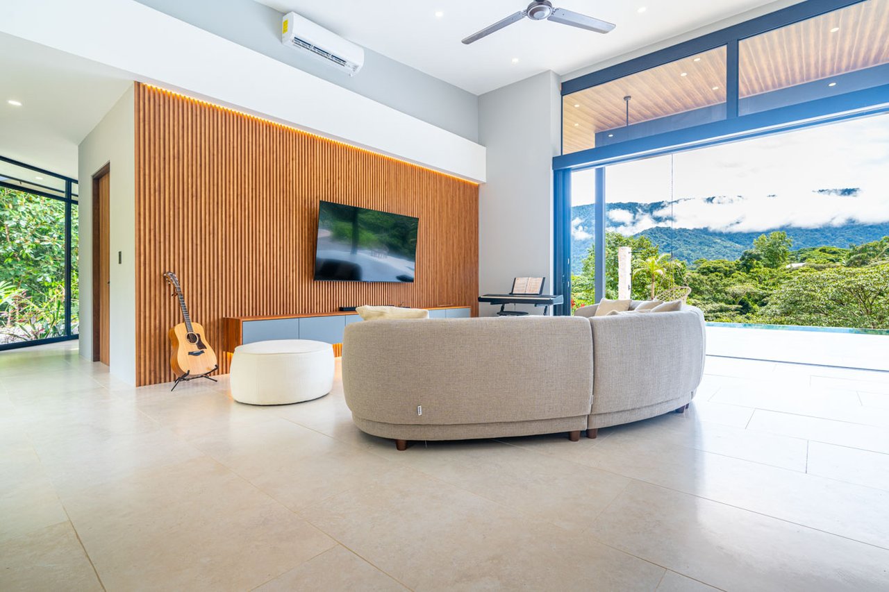 Ojochal Modern Jungle Home with Infinity Pool & Mountain Views