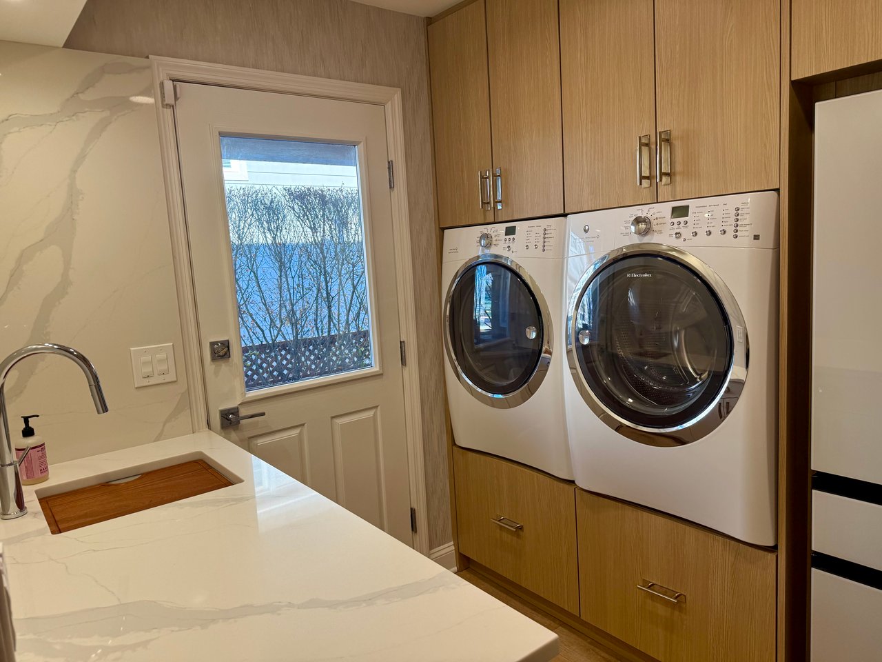 #1098 Beautiful Bayfront with Pool