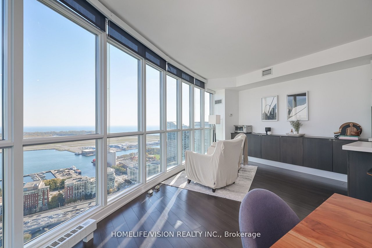 WATERFRONT LUXURY 
