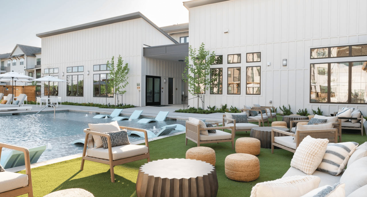 10 weeks free + $2,500 e-gift card