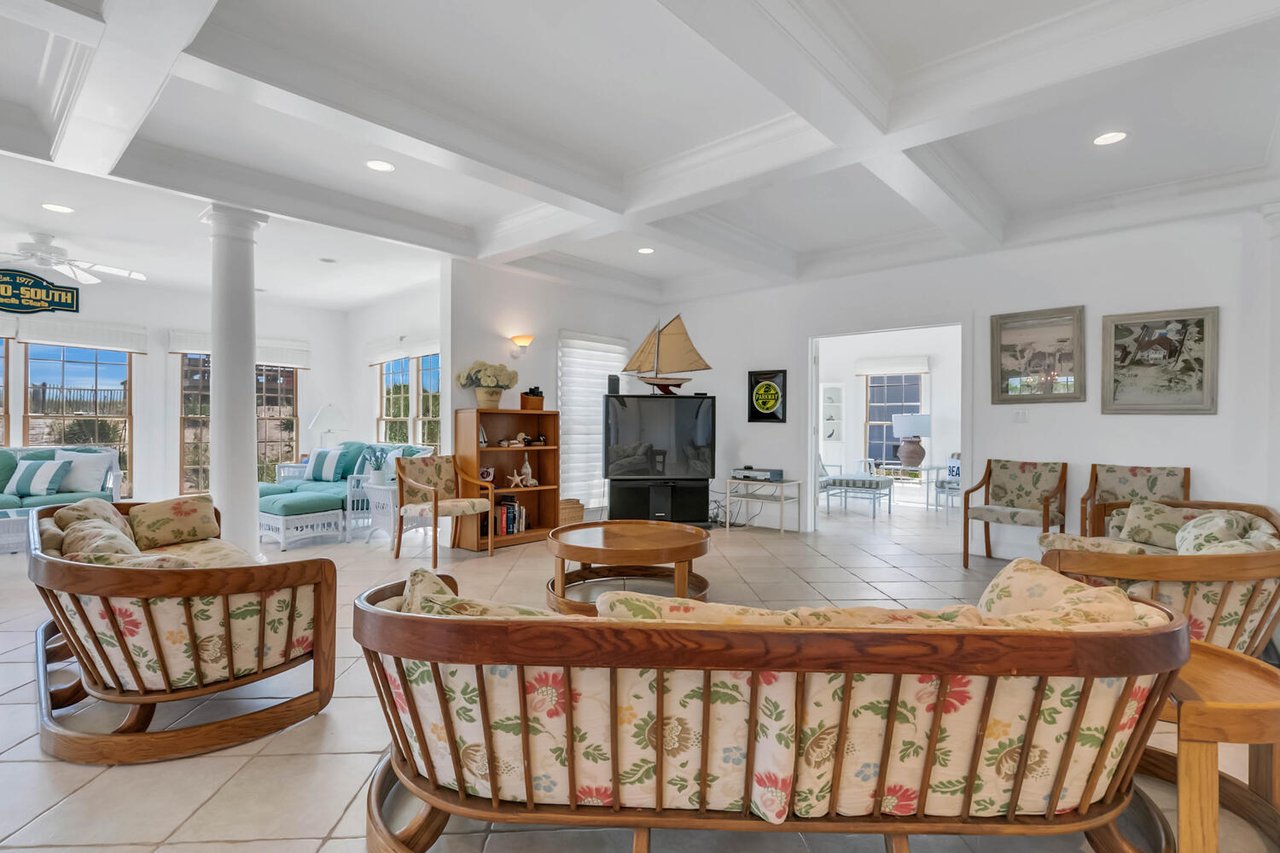 #1595 Summer Rental on the Oceanfront with Pool