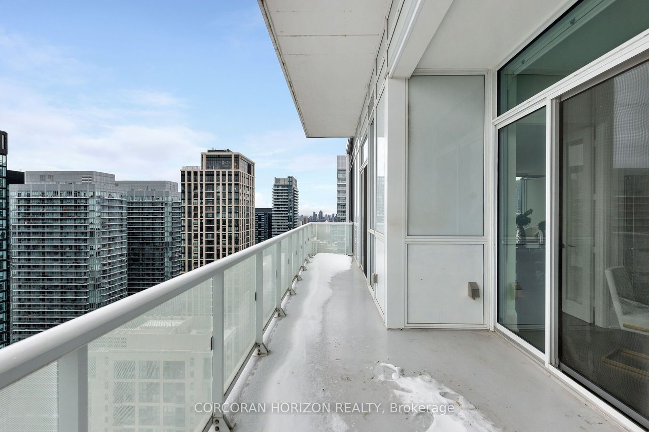 PENTHOUSE OPULENCE BY THE EGLINTON LRT