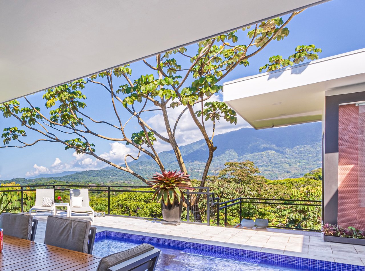 Stunning Ocean and Mountain Views, Casa Tres Galgos in Ojochal on Calle Perezoso