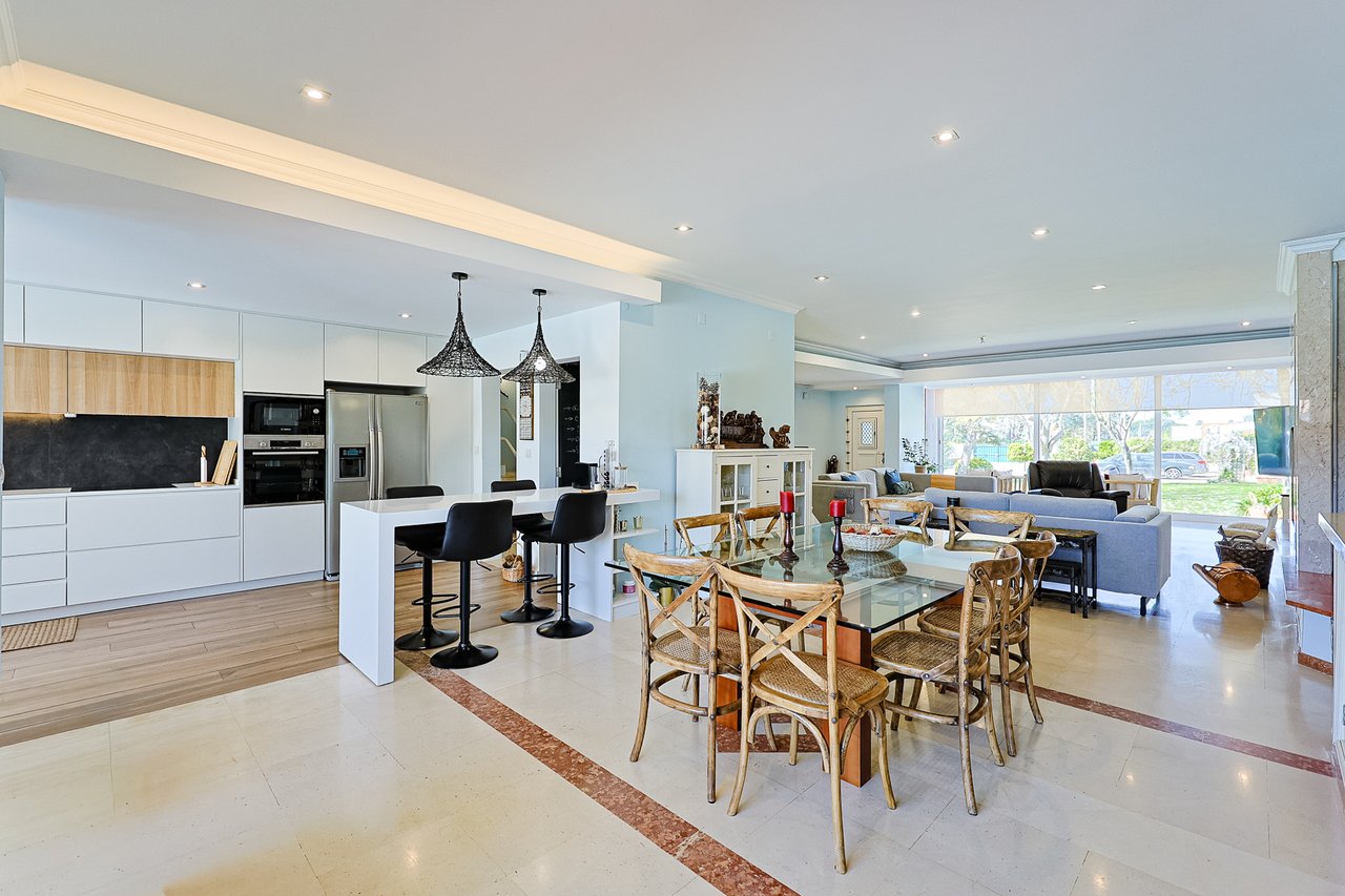 Exclusive 4,000 m² Estate in Azeitão with Tennis Court, Spa & Approved Development Project