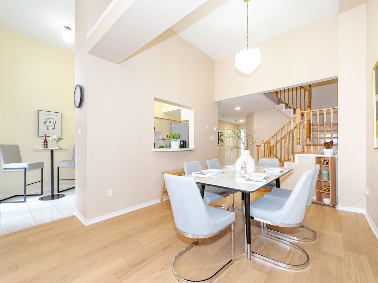 8 Queensway Drive