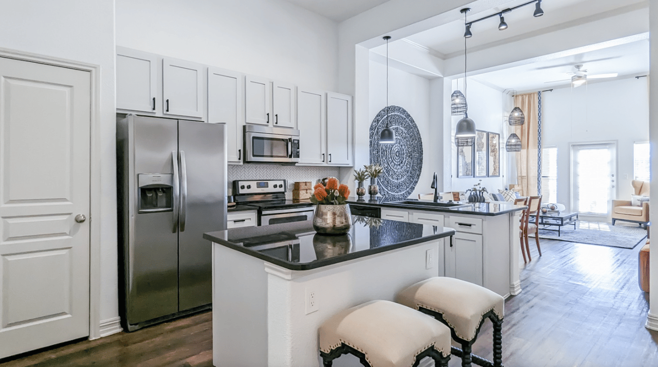 Apply today and enjoy 8 weeks free PLUS an additional $1500 Look & Lease Special