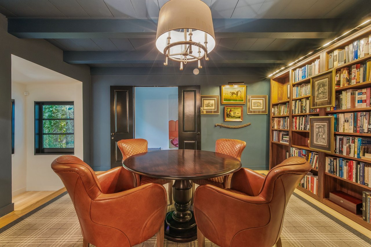 8917 Dorrington 