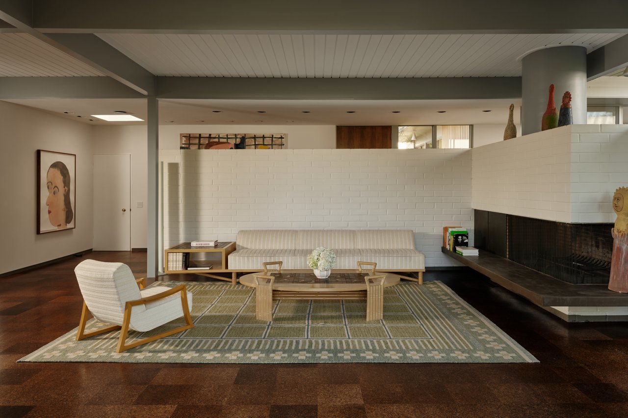1035 Summit Dr, Beverly Hills 