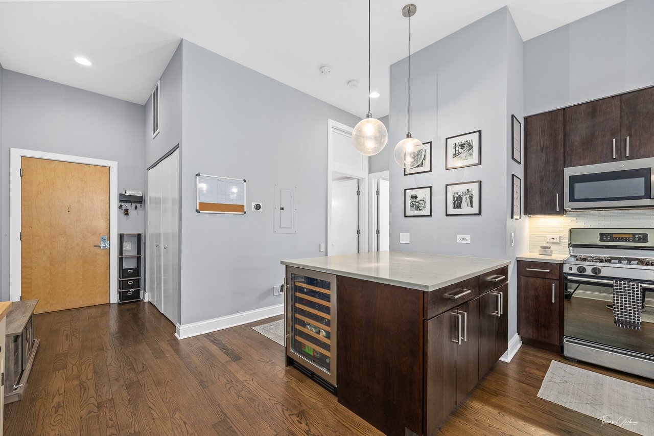 939 W Madison Street Unit: 301