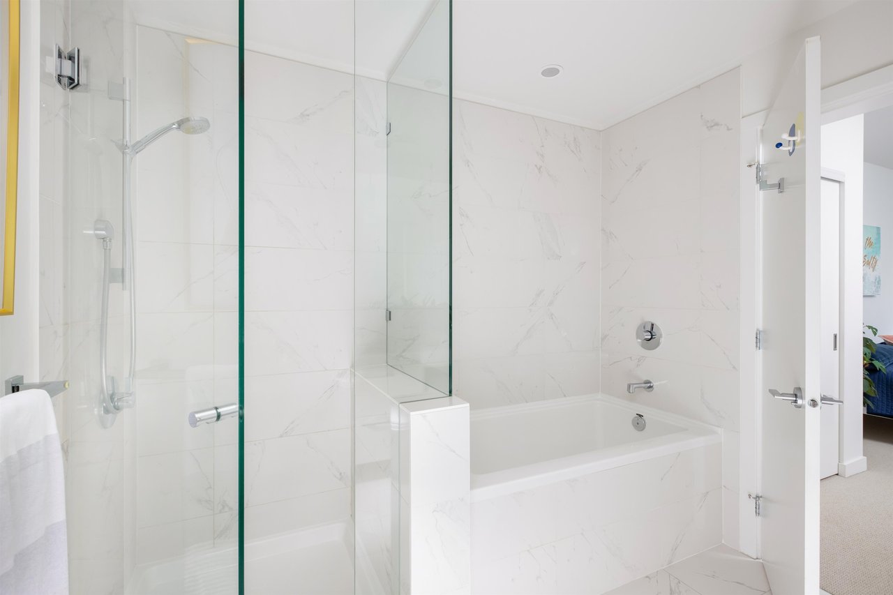 4867 Cambie St, #103