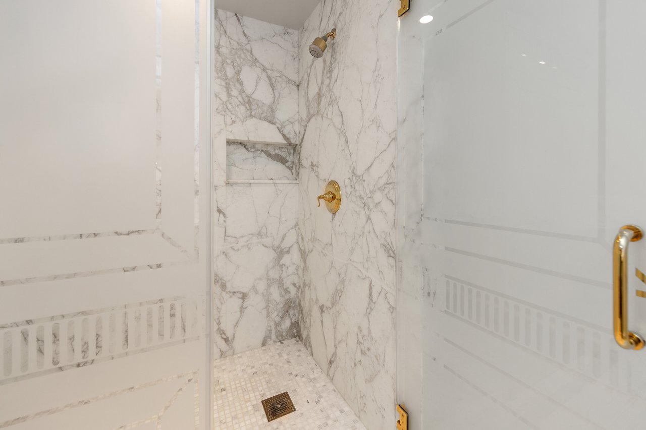 Glass-Walls and Panoramic Views