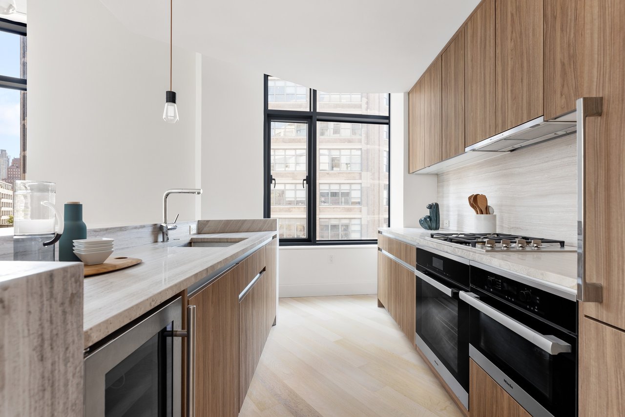219 HUDSON Street 4B