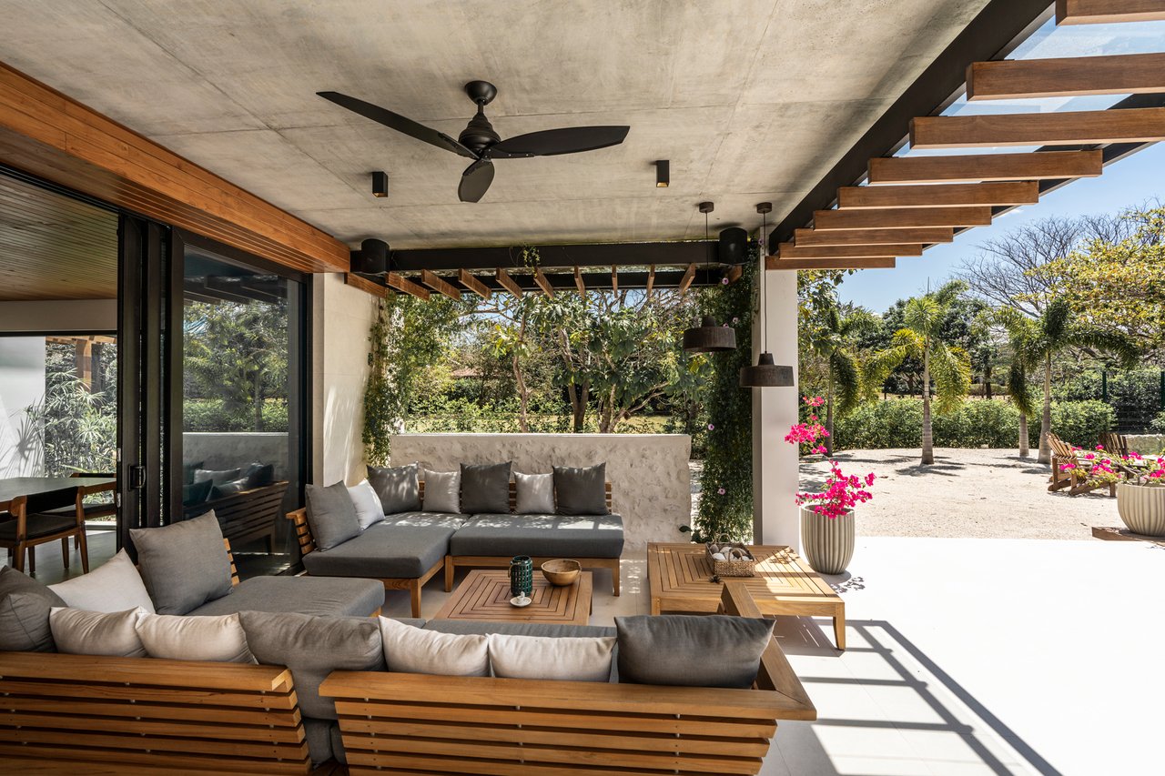 Villa Solana: Modern Luxury Steps from Playa Mansita in Hacienda Pinilla