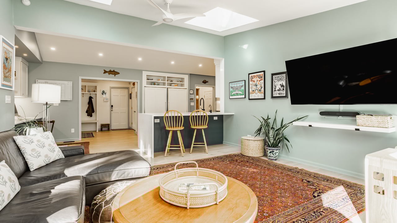 8045 Broadway Street