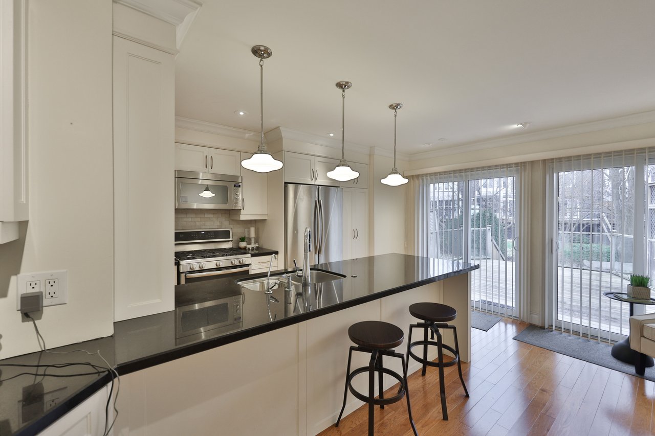 86 Forsythe Street, Oakville