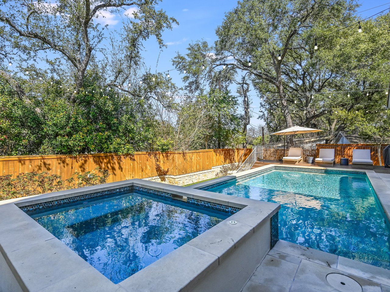 4907 Rollingwood Drive