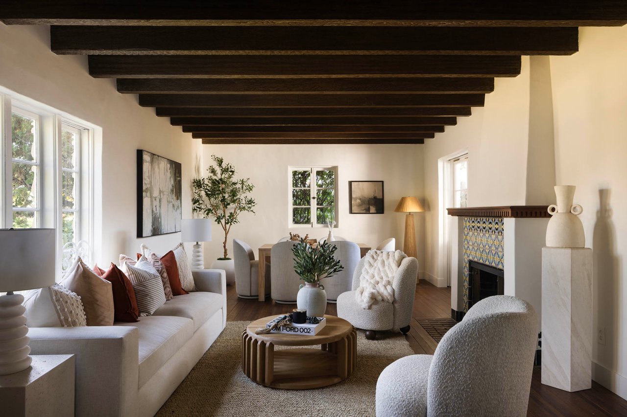 212 W Avenida Valencia