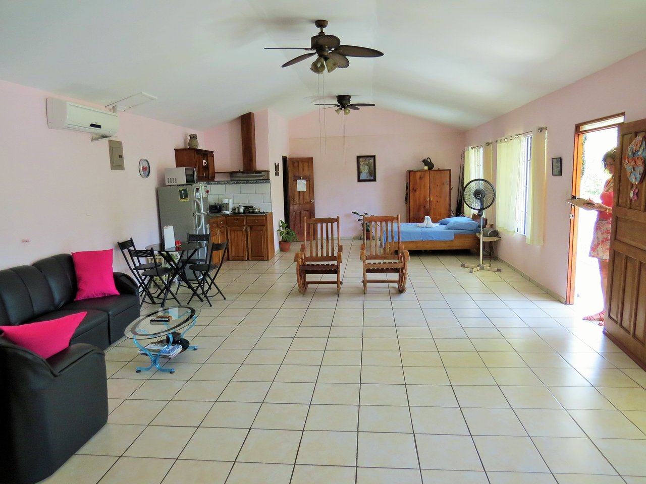 Fully equipped 4 Unit Apartment/Hotel complex 70 meters from the entrance to world-famous Marino Ballena National Park
